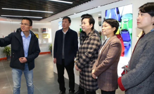 時(shí)任省委常委、統(tǒng)戰(zhàn)部部長(zhǎng)王文序蒞臨材華科技參觀(guān)調(diào)研