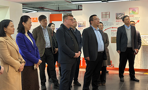 德國(guó)調(diào)研團(tuán)考察材華科技創(chuàng)新實(shí)力